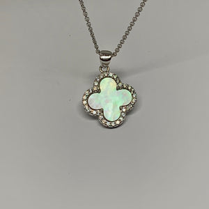 CLOVER & PEARL STERLING SILVER NECKLACE